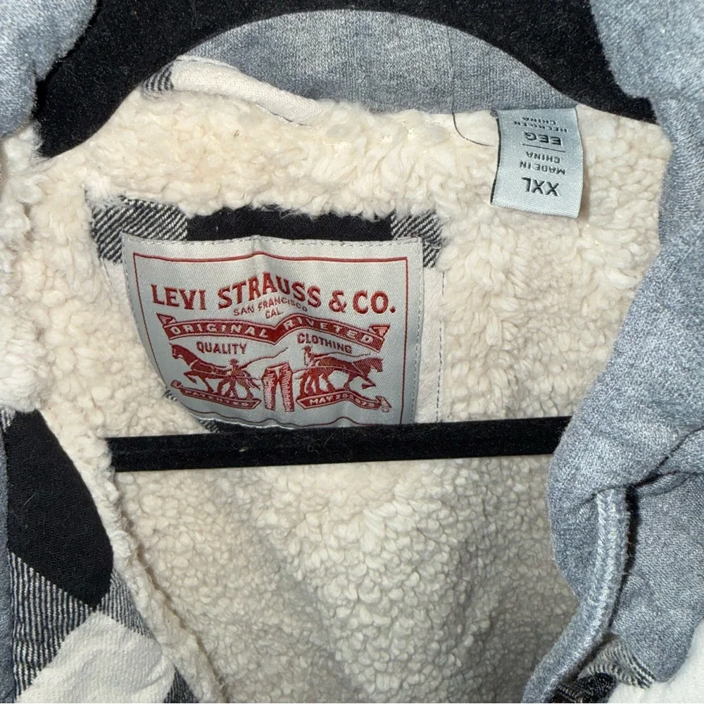 Levi's Black and White Plaid Hooded Flannel Jacket - Picture 7 of 8